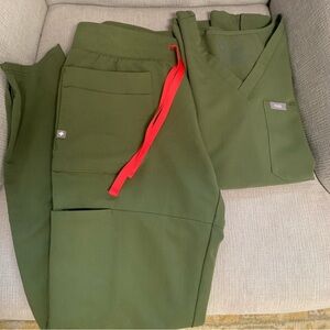 FIGS Dark Olive scrub set XS